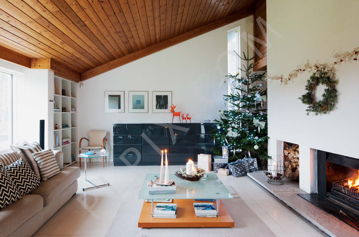 contemporary private residence at Christmas